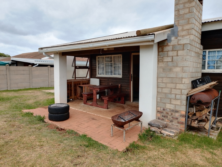 4 Bedroom Property for Sale in C Place Eastern Cape